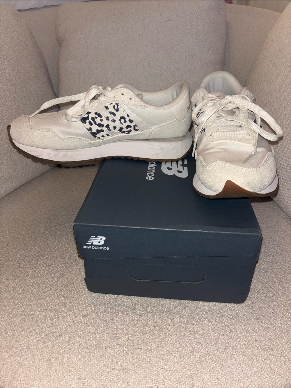 New Balance 237 Sneaker Shoes White Leopard Print US Women Size 8.5 - Picture 2 of 4